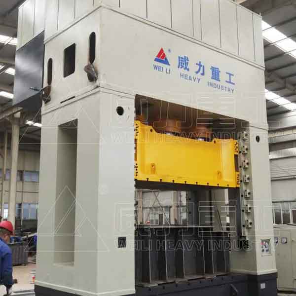 2000噸框架式液壓機(jī)_2000t伺服熱壓模壓成型機(jī)