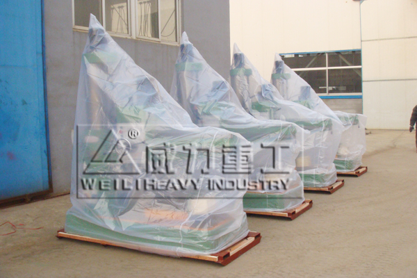 出口的機械搖臂鉆床設(shè)備