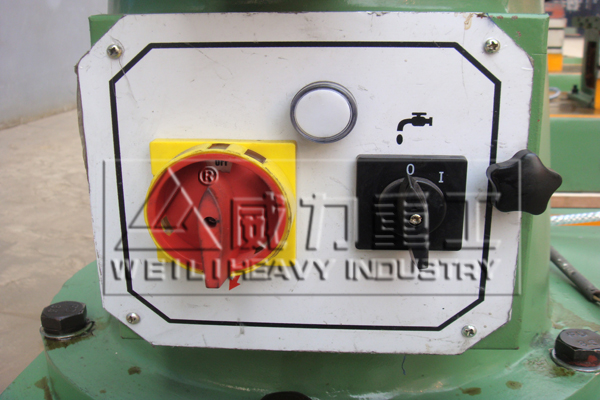 組成機械搖臂鉆床的細節(jié)展示