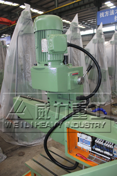 機械搖臂鉆床細節(jié)拍攝圖