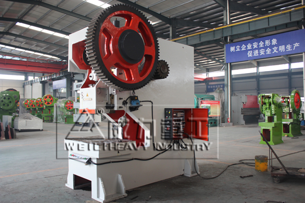 160噸鋼板深喉沖床車間