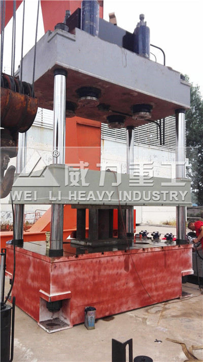 500噸四缸四柱液壓機(jī)半成品