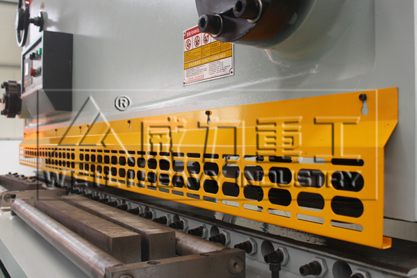 液壓閘式剪板機(jī)的光柵保護(hù)