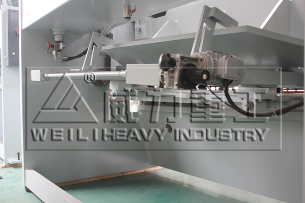 液壓閘式剪板機(jī)細(xì)節(jié)圖