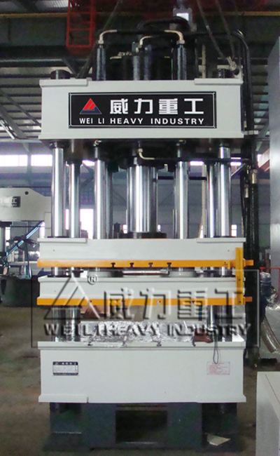 200噸四梁四柱液壓機(jī)生產(chǎn)車間