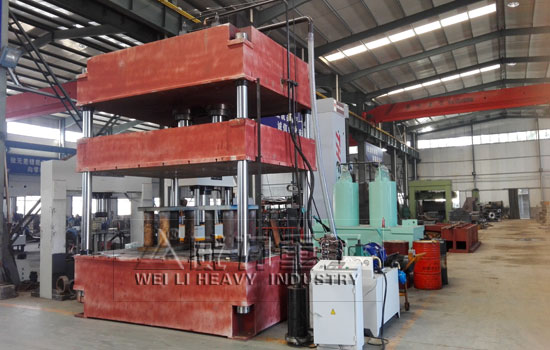 315噸大臺面四柱液壓機(jī)