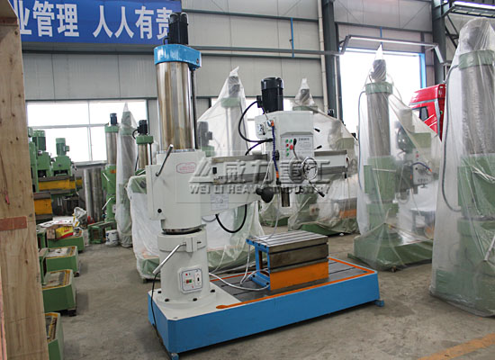 出口型液壓搖臂鉆床加工生產(chǎn)車間