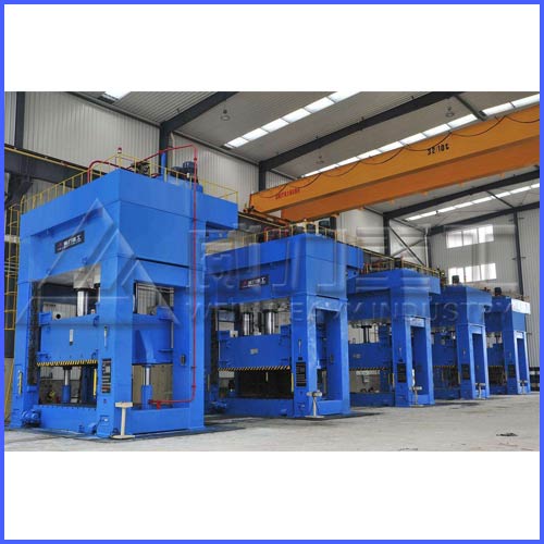 小噸位框架液壓機(jī)車間實(shí)景圖