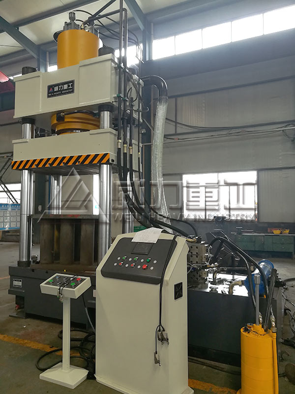 630噸三梁四柱液壓機(jī)客戶(hù)定做完成