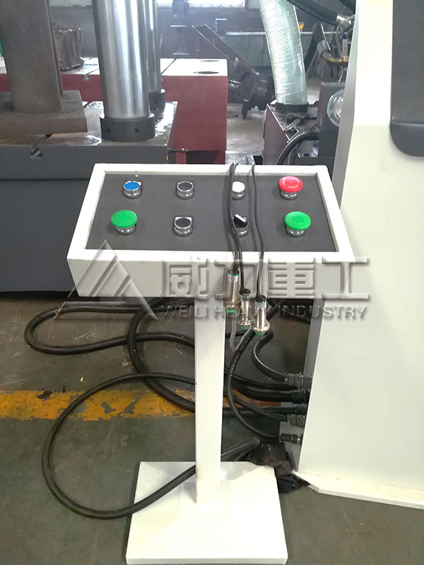 630噸液壓機(jī)細(xì)節(jié)組成部分