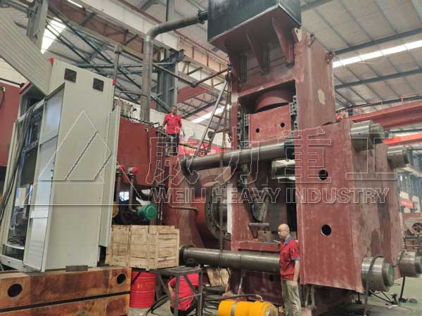 5000噸熱鍛成型液壓機廠家設(shè)計生產(chǎn)現(xiàn)場