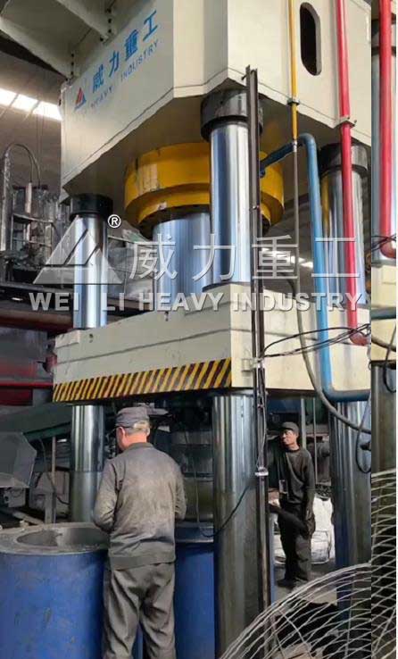 匣缽坩堝成型液壓機(jī)客戶使用現(xiàn)場