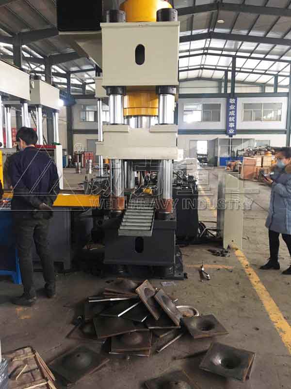 500噸錨桿托盤液壓機配生產線