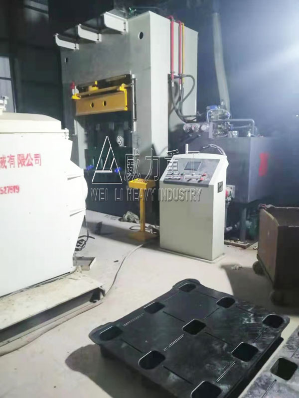 框架式塑料托盤成型液壓機